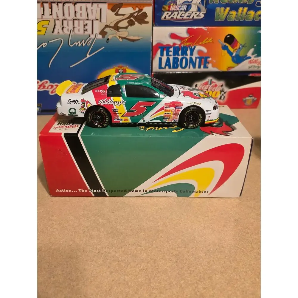 Terry Labonte #5 Kellogg's Corny 1998 Monte Carlo 1/24 Action Bank Nascar